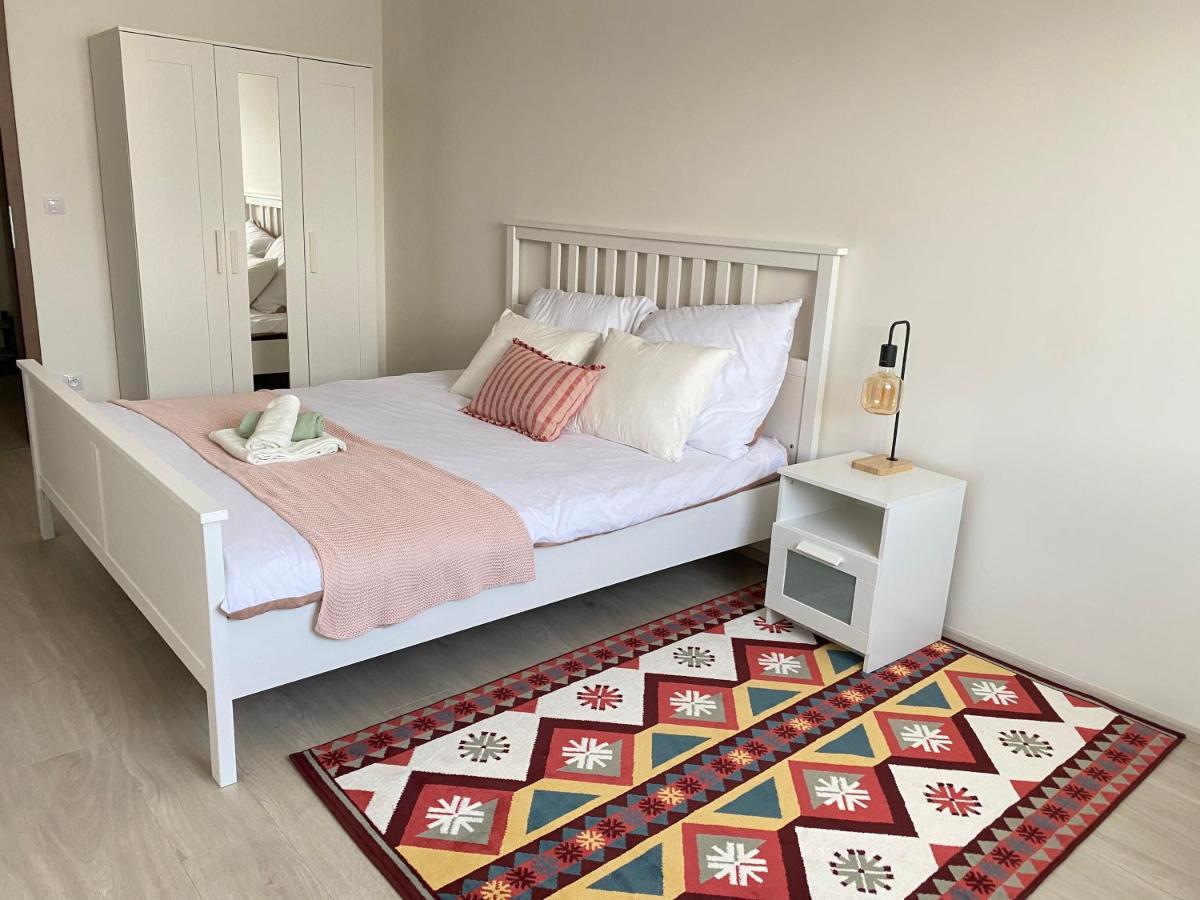 Apartment D-d *